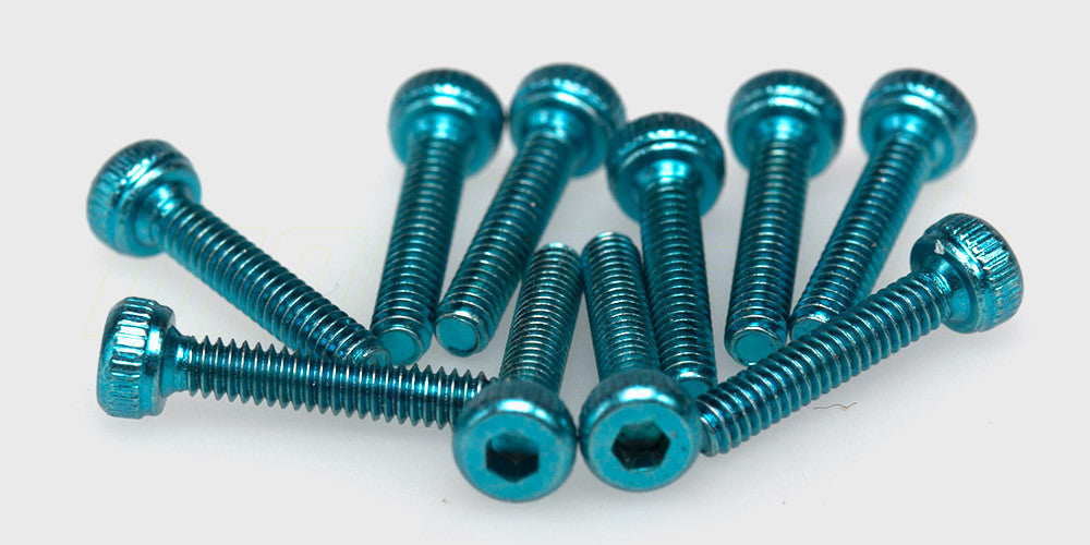 Blå eloxeret M2x10 maskinskrue med unbrako-hoved til fjernstyrede biler.