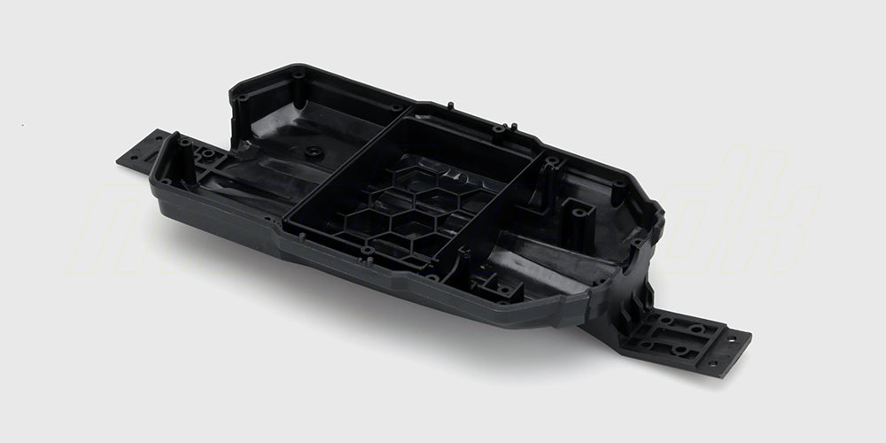 Robust sort Spirit XL chassis i plast til opbygning af fjernstyret bil set fra oven på hvid baggrund.