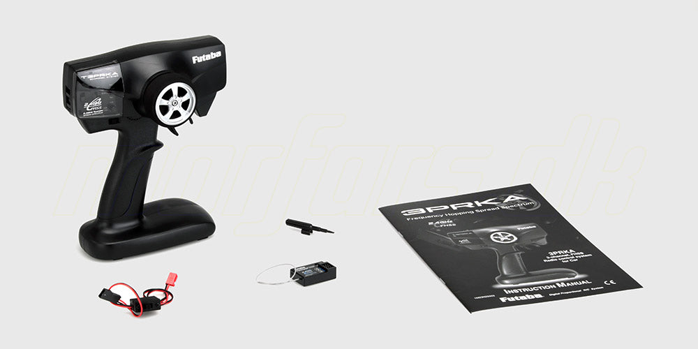 Futaba 3PRKA 2,4GHz FHSS radiosæt med ratstyring og tilhørende R203GF modtager til fjernstyrede biler.