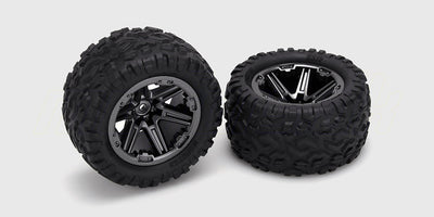 To sorte Hammer Wheels hjulsæt med grove dæk og hvide fælge til fjernstyret monstertruck på hvid baggrund.