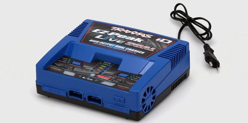 Sort Traxxas EZ-Peak LIVE Dual hurtigoplader med to porte til samtidig opladning af LiPo og NiMH batterier.