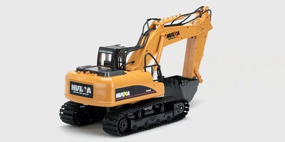 Gul fjernstyret gravemaskine med bevægelig skovl og larvefødder til realistisk leg.