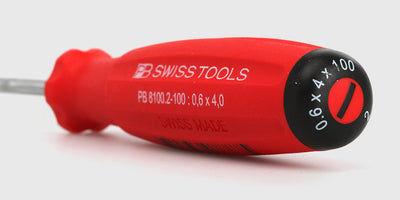 SwissGrip flad skruetrækker med ergonomisk rødt håndtag til præcis montering af dele på fjernstyrede biler.