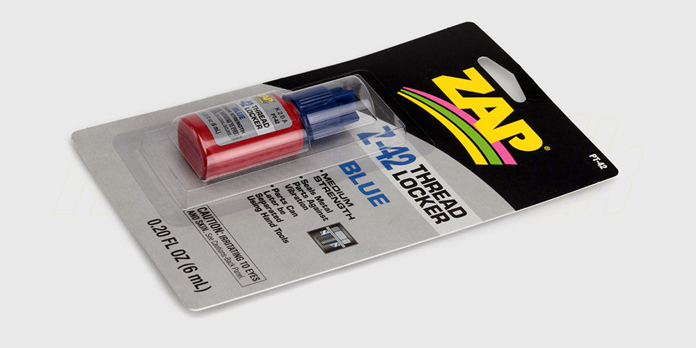 Blå låsevæske i lille flaske til sikring af skruer og bolte på fjernstyrede biler.