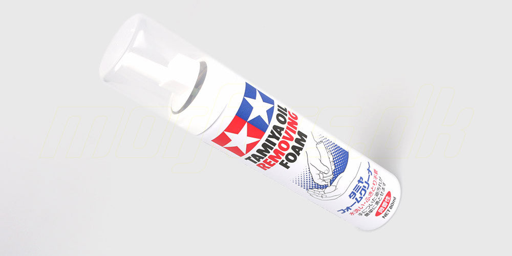 Tamiya Oil Removing Foam spraydåse til effektiv affedtning og rengøring af dele til fjernstyrede biler.