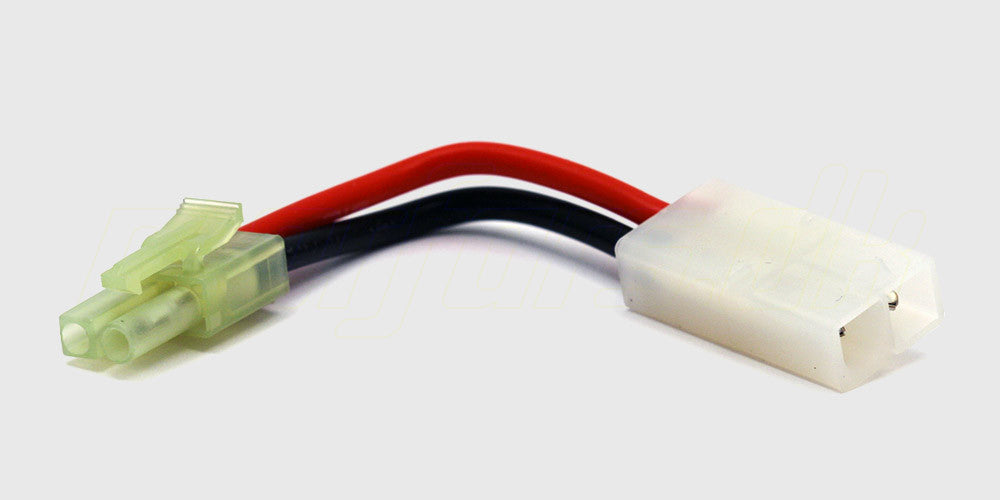 Konverteringskabel med hvidt Mini Tamiya stik til standard Tamiya stik med rød og sort ledning.