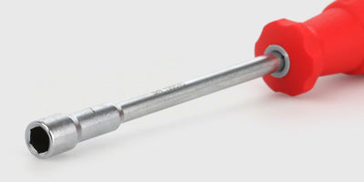 SwissGrip top-skruetrækker med ergonomisk rødt håndtag til præcis montering af møtrikker på fjernstyrede biler.