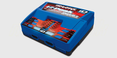 Traxxas EZ-Peak Dual hurtigoplader med to porte til effektiv opladning af LiPo og NiMH batterier.